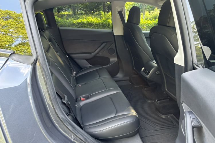Used Tesla Model Y 2021 Standard Range Rear-Wheel Drive Version Interior 9