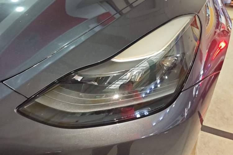 Used Tesla Model Y 2021 Standard Range Rear-Wheel Drive Version Left Front Headlight
