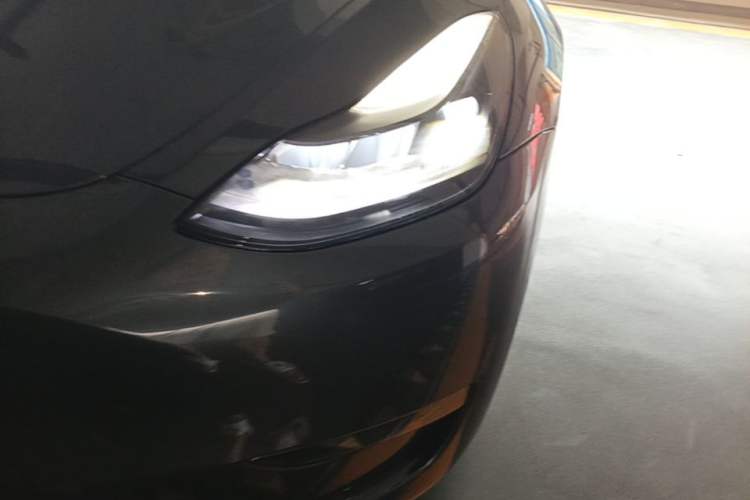 Used Tesla Model Y 2021 Long-Range All-Wheel-Drive Version Left Front Headlight