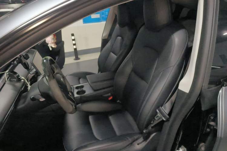 Used Tesla Model Y 2021 Standard Range Rear-Wheel Drive Version Left Front Seat