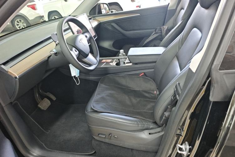 Used Tesla Model Y 2021 Standard Range Rear-Wheel Drive Version Left Front Seat
