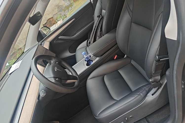 Used Tesla Model Y 2021 Standard Range Rear-Wheel Drive Version Left Front Seat