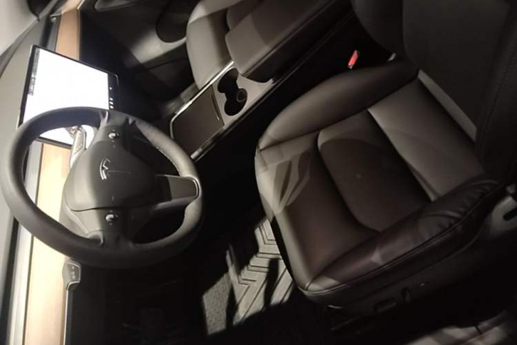 Used Tesla Model Y 2021 Standard Range Rear-Wheel Drive Version Left Front Seat