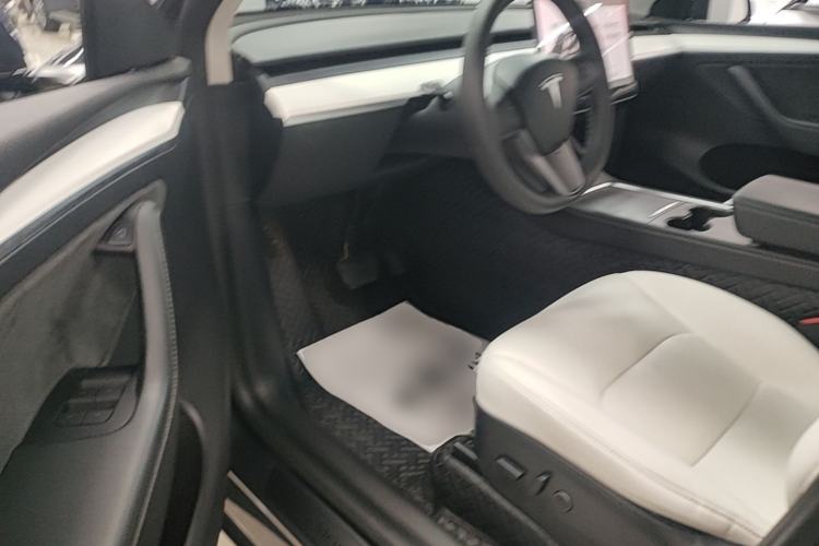 Used Tesla Model Y 2021 Long-Range All-Wheel-Drive Version 3D7 Left Front Seat