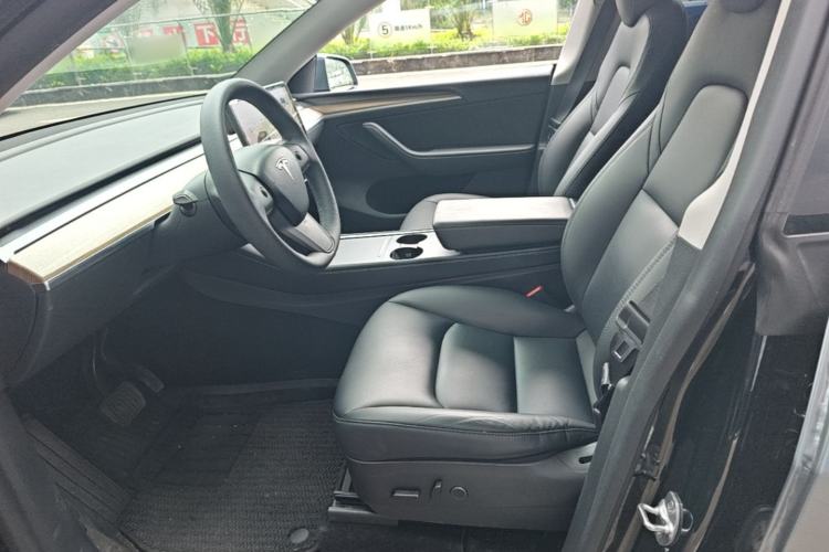 Used Tesla Model Y 2021 Standard Range Rear-Wheel Drive Version Left Front Seat
