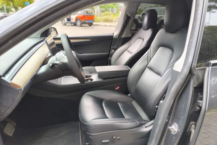 Used Tesla Model Y 2021 Long-Range All-Wheel-Drive Version Left Front Seat
