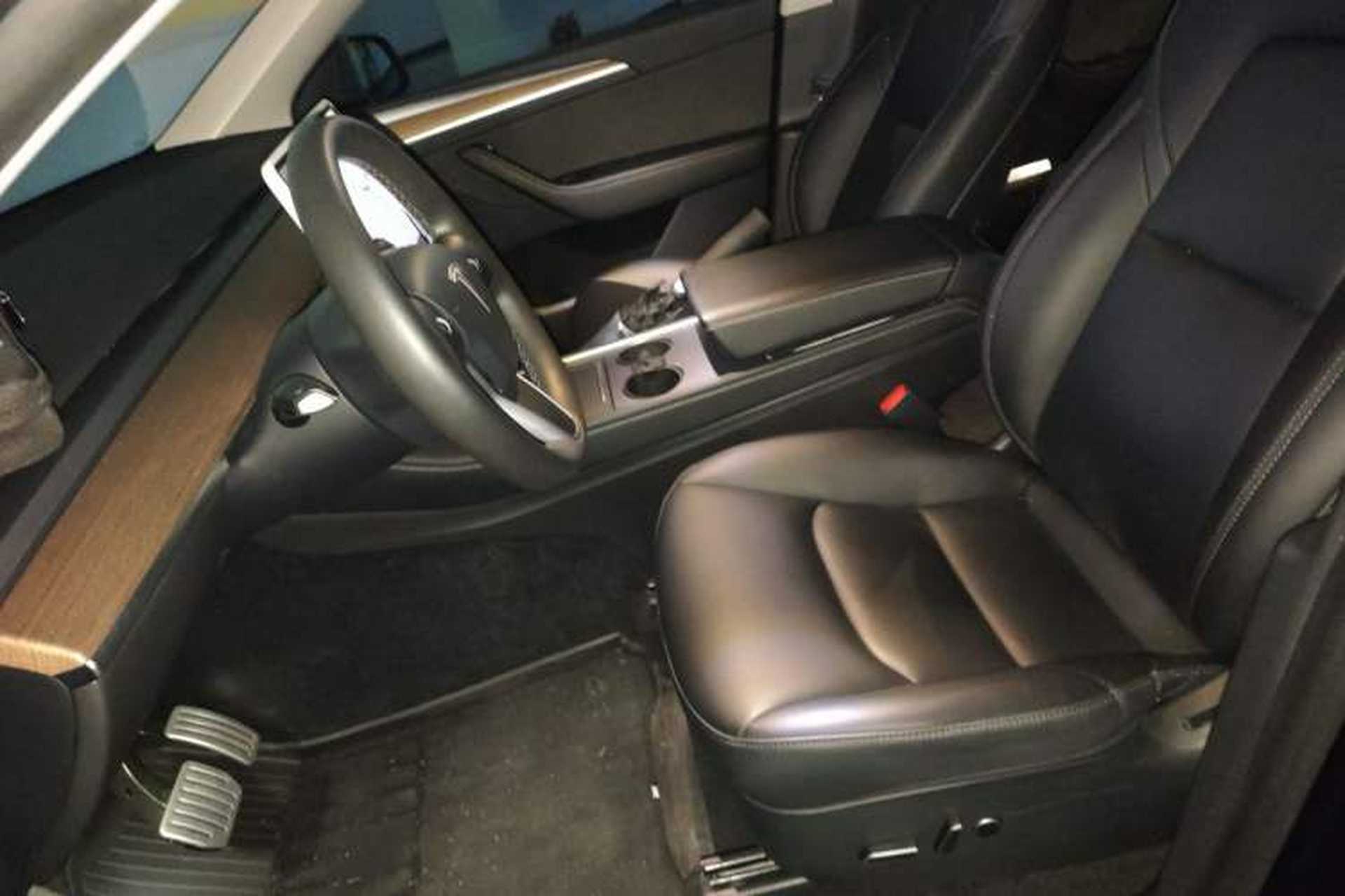 Used Tesla Model Y 2021 Standard Range Rear-Wheel Drive Version Left Front Seat