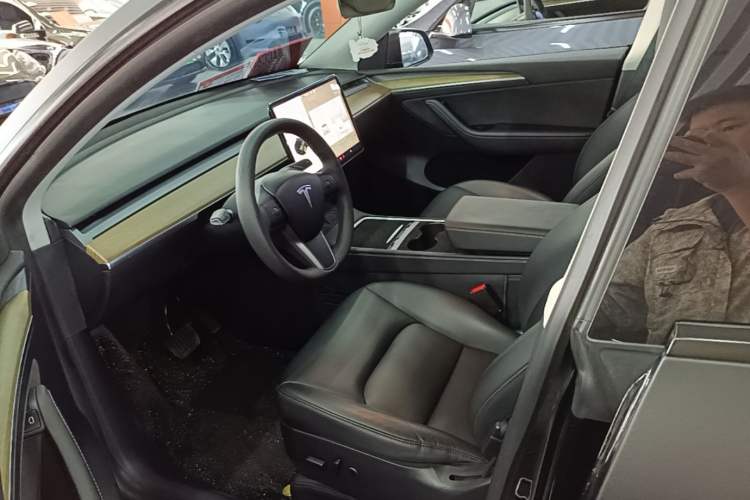 Used Tesla Model Y 2021 Long-Range All-Wheel-Drive Version 3D7 Left Front Seat
