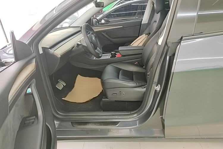Used Tesla Model Y 2021 Long-Range All-Wheel-Drive Version Left Front Seat