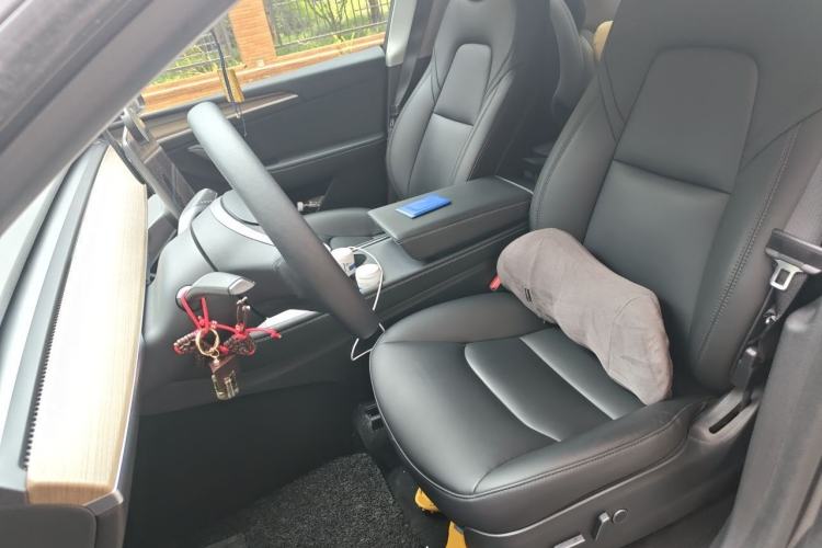 Used Tesla Model Y 2021 Long-Range All-Wheel-Drive Version Left Front Seat