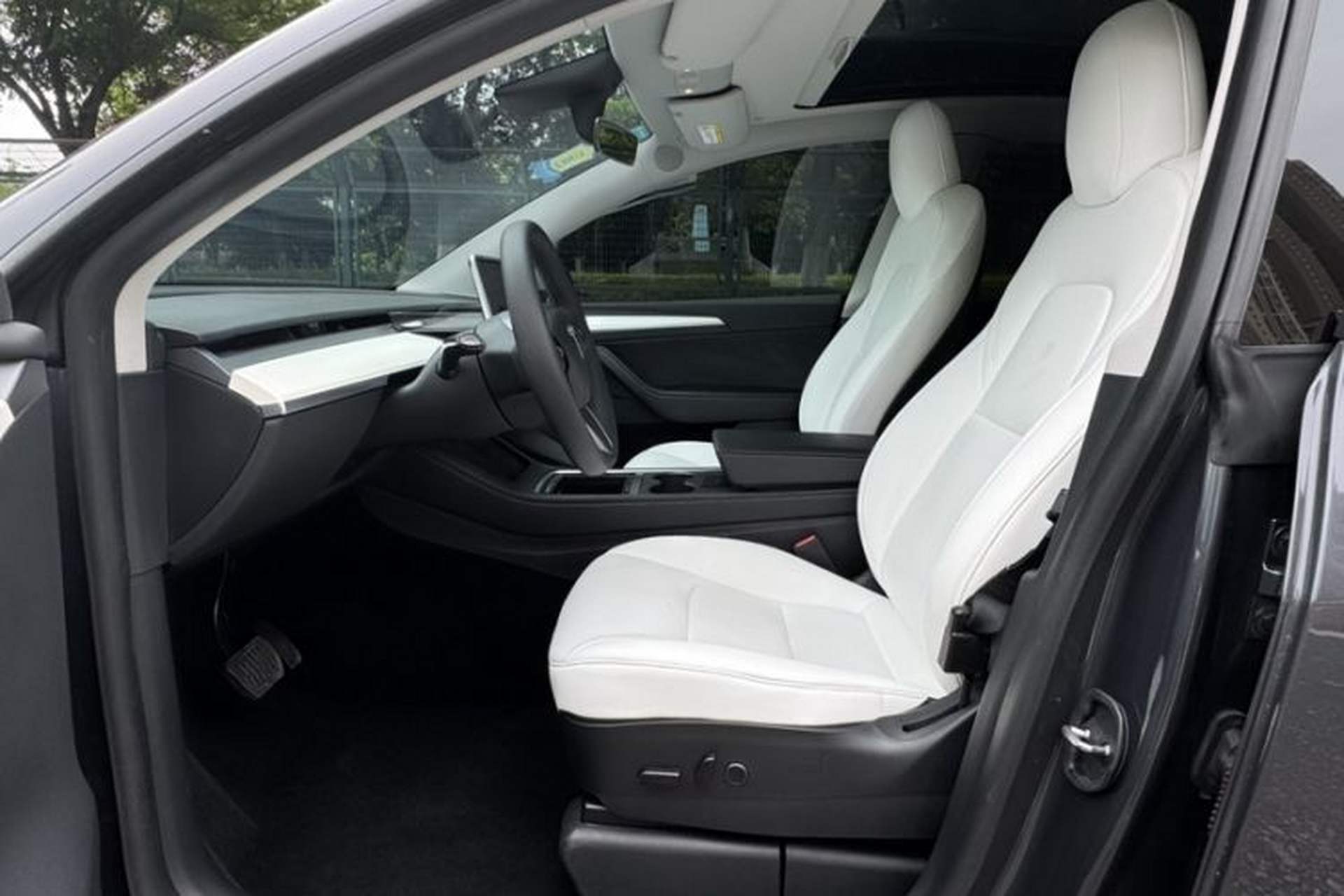 Used Tesla Model Y 2021 Long-Range All-Wheel-Drive Version Left Front Seat