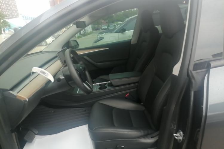 Used Tesla Model Y 2021 Long-Range All-Wheel-Drive Version Left Front Seat
