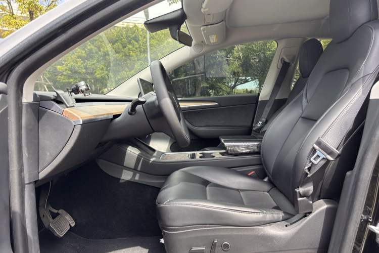 Used Tesla Model Y 2021 Standard Range Rear-Wheel Drive Version Left Front Seat