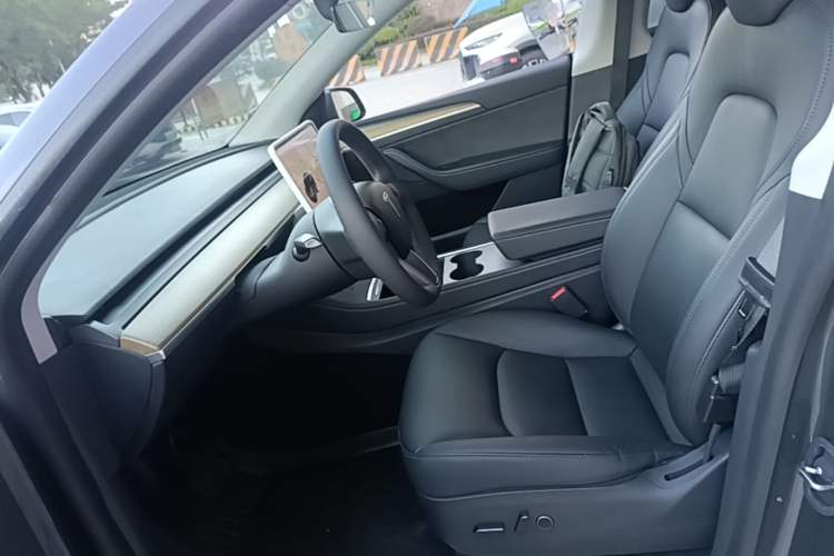 Used Tesla Model Y 2021 Long-Range All-Wheel-Drive Version 3D7 Left Front Seat