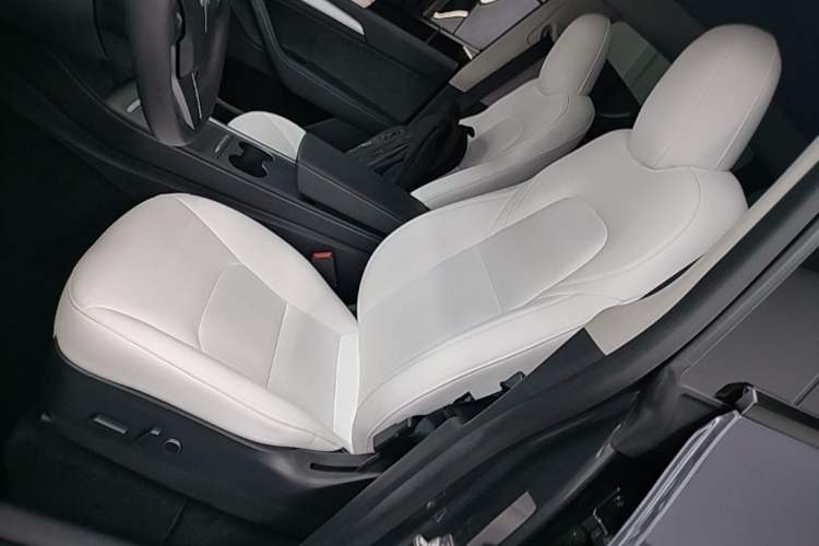 Used Tesla Model Y 2021 Long-Range All-Wheel-Drive Version Left Front Seat