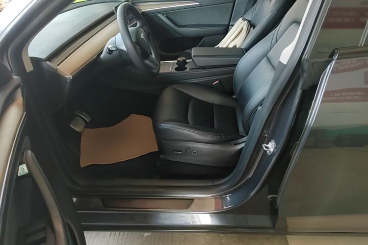 Used Tesla Model Y 2021 Long-Range All-Wheel-Drive Version Left Front Seat
