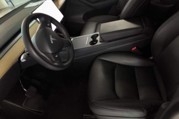 Used Tesla Model Y 2021 Standard Range Rear-Wheel Drive Version Left Front Seat