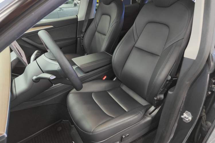 Used Tesla Model Y 2021 Long-Range All-Wheel-Drive Version Left Front Seat