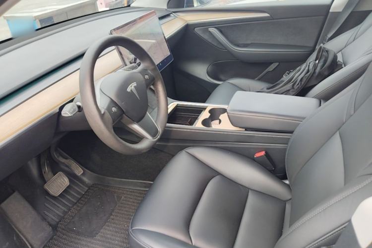 Used Tesla Model Y 2021 Long-Range All-Wheel-Drive Version Left Front Seat
