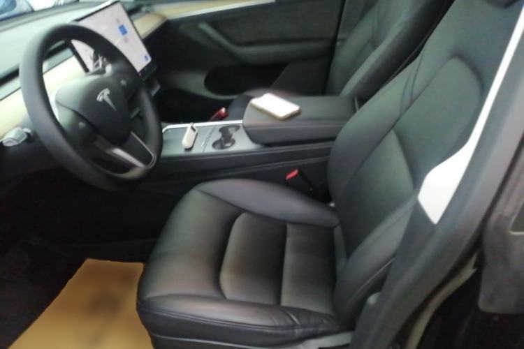 Used Tesla Model Y 2021 Long-Range All-Wheel-Drive Version 3D7 Left Front Seat