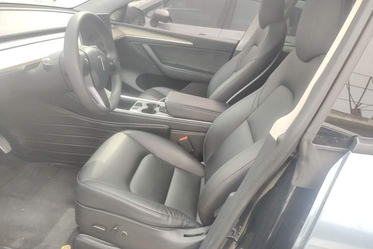 Used Tesla Model Y 2021 Standard Range Rear-Wheel Drive Version Left Front Seat