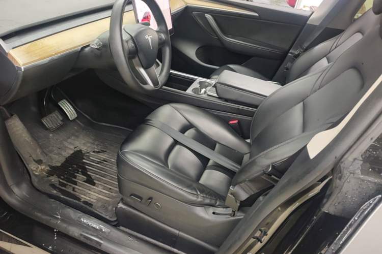 Used Tesla Model Y 2021 Standard Range Rear-Wheel Drive Version Left Front Seat