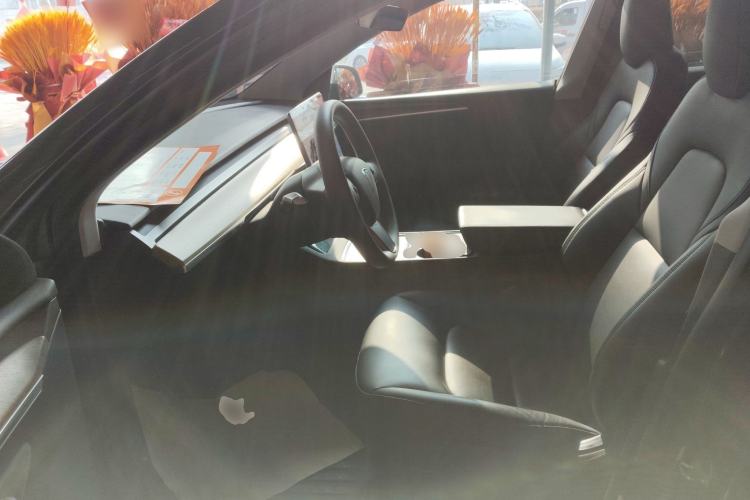Used Tesla Model Y 2021 Long-Range All-Wheel-Drive Version Left Front Seat