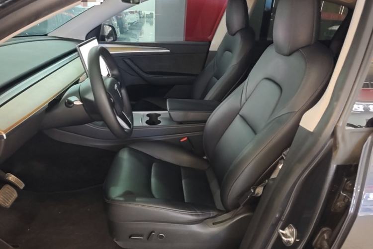 Used Tesla Model Y 2021 Standard Range Rear-Wheel Drive Version Left Front Seat