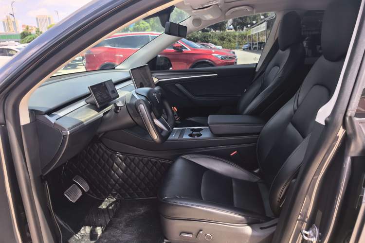Used Tesla Model Y 2021 Long-Range All-Wheel-Drive Version 3D7 Left Front Seat