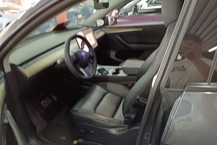 Used Tesla Model Y 2021 Long-Range All-Wheel-Drive Version Left Front Seat