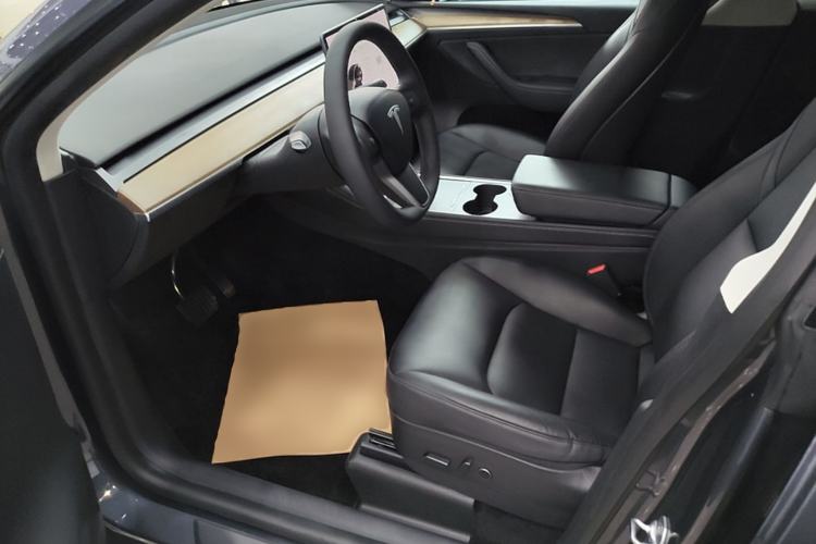 Used Tesla Model Y 2021 Standard Range Rear-Wheel Drive Version Left Front Seat