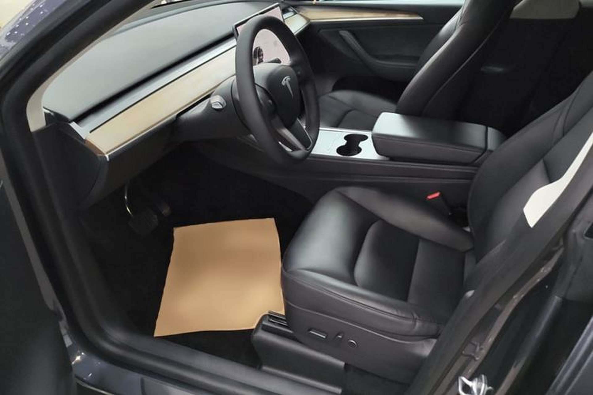 Used Tesla Model Y 2021 Standard Range Rear-Wheel Drive Version Left Front Seat