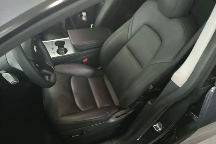 Used Tesla Model Y 2021 Long-Range All-Wheel-Drive Version Left Front Seat