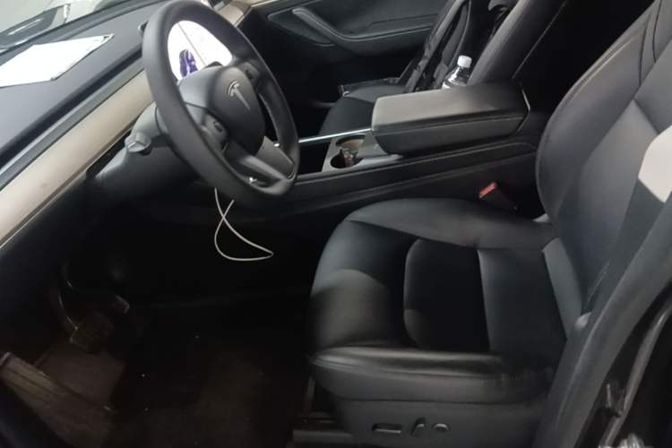 Used Tesla Model Y 2021 Standard Range Rear-Wheel Drive Version Left Front Seat