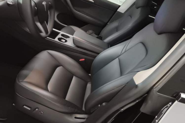 Used Tesla Model Y 2021 Standard Range Rear-Wheel Drive Version Left Front Seat