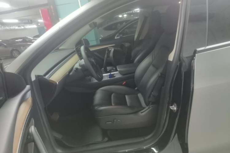Used Tesla Model Y 2021 Standard Range Rear-Wheel Drive Version Left Front Seat