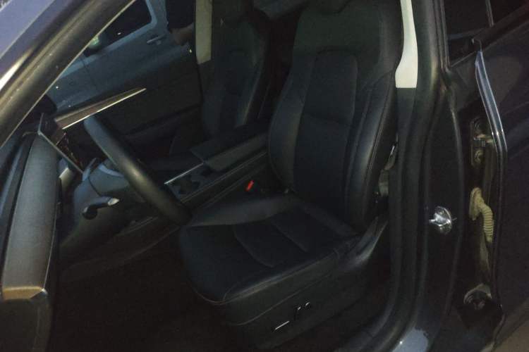 Used Tesla Model Y 2021 Standard Range Rear-Wheel Drive Version Left Front Seat