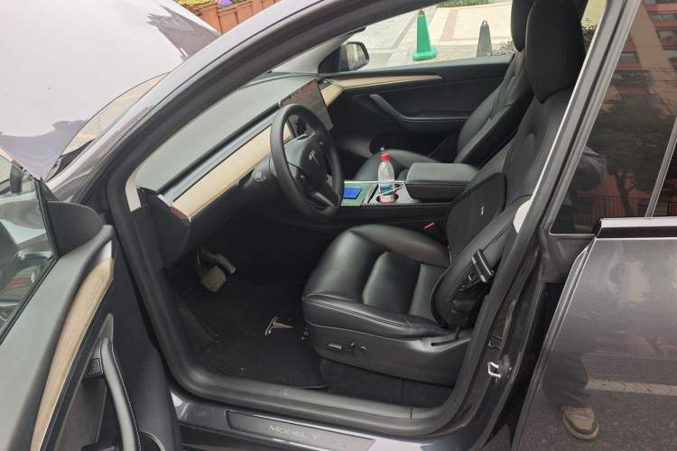 Used Tesla Model Y 2021 Long-Range All-Wheel-Drive Version Left Front Seat
