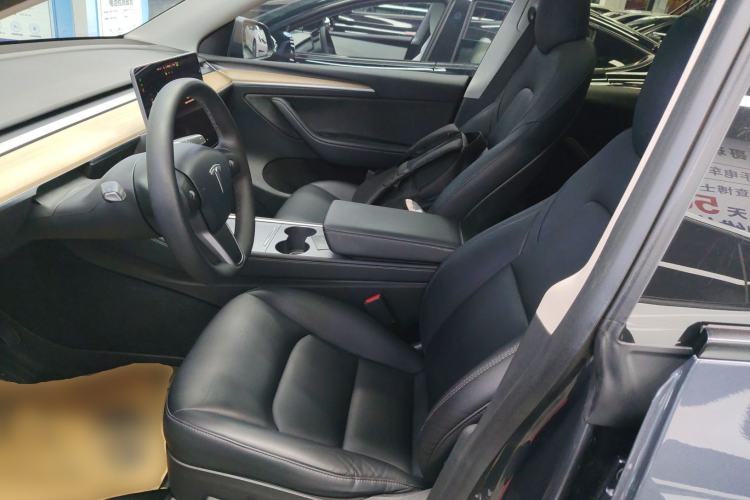 Used Tesla Model Y 2021 Standard Range Rear-Wheel Drive Version Left Front Seat