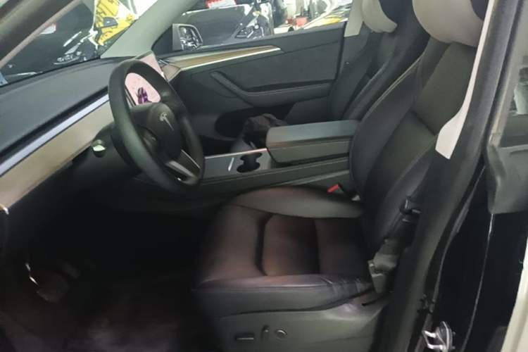 Used Tesla Model Y 2021 Standard Range Rear-Wheel Drive Version Left Front Seat