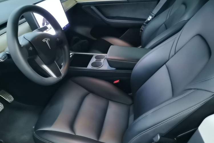 Used Tesla Model Y 2021 Standard Range Rear-Wheel Drive Version Left Front Seat
