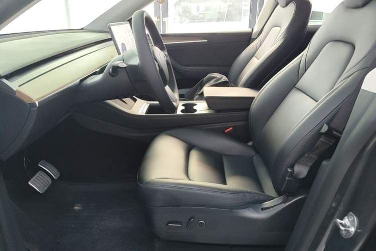 Used Tesla Model Y 2021 Long-Range All-Wheel-Drive Version Left Front Seat
