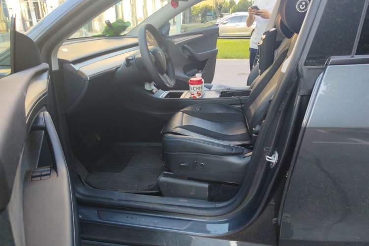 Used Tesla Model Y 2021 Standard Range Rear-Wheel Drive Version Left Front Seat