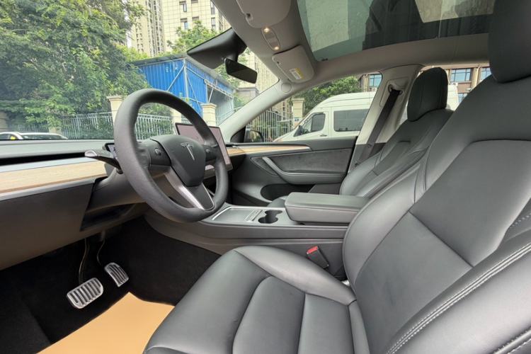 Used Tesla Model Y 2021 Long-Range All-Wheel-Drive Version Left Front Seat