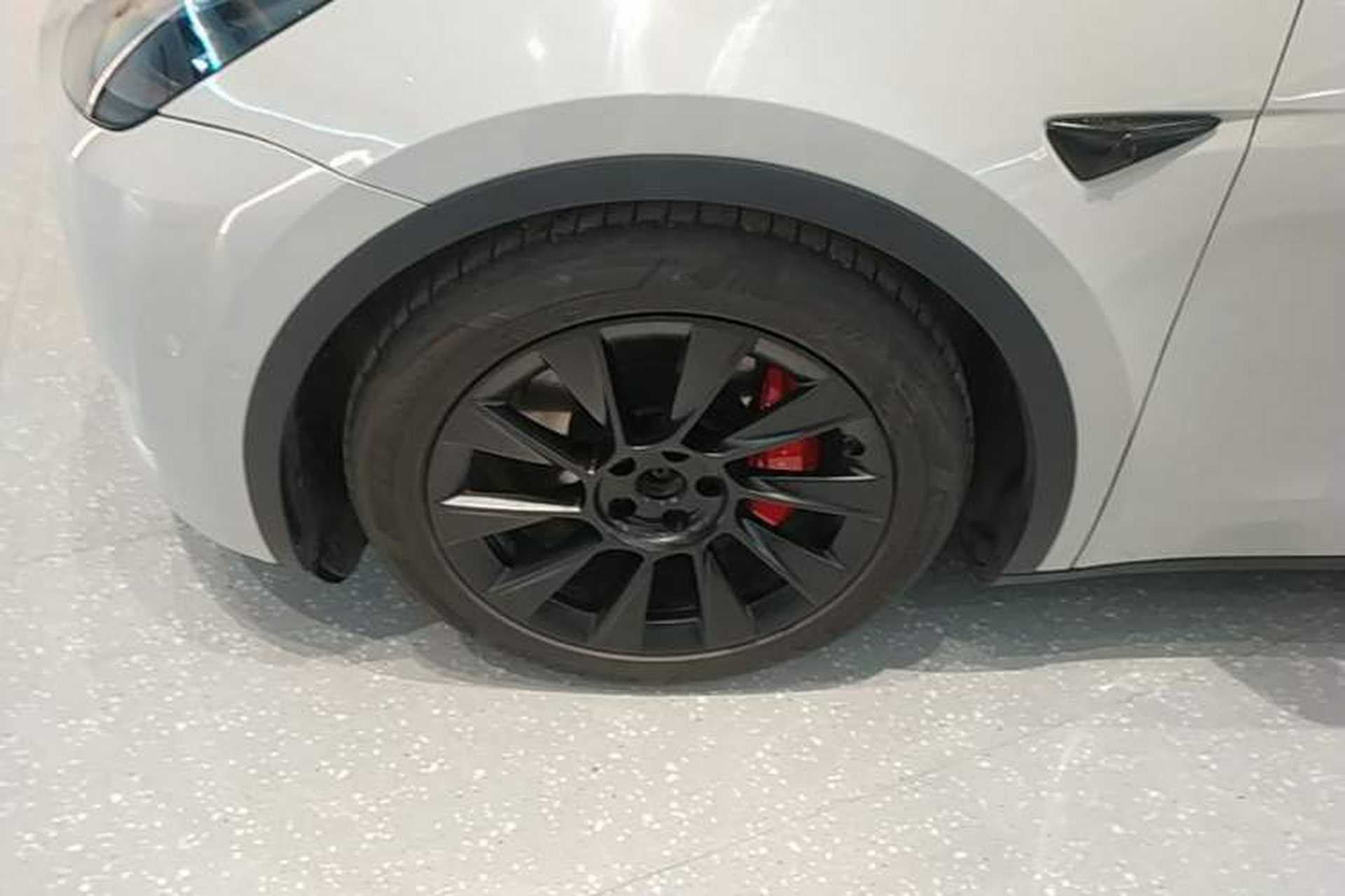 Used Tesla Model Y 2021 Performance High-Performance All-Wheel-Drive Version Left Front Wheel Hub