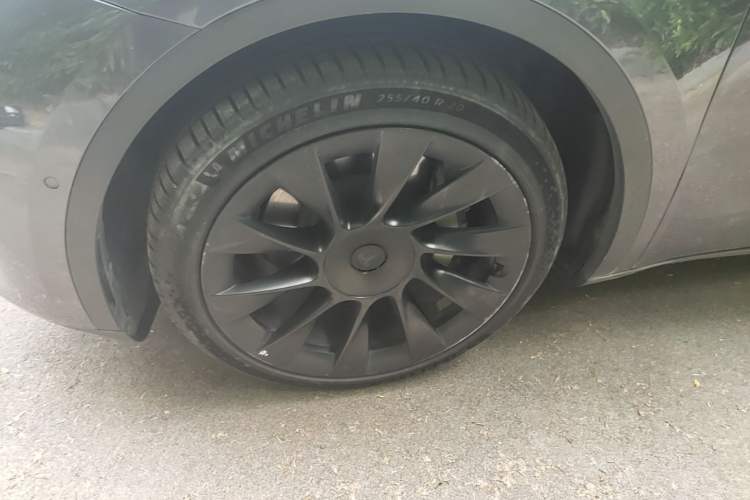 Used Tesla Model Y 2021 Long-Range All-Wheel-Drive Version Left Front Wheel Hub