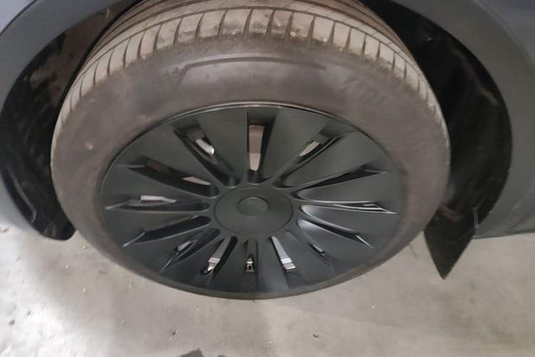Used Tesla Model Y 2021 Long-Range All-Wheel-Drive Version Left Front Wheel Hub