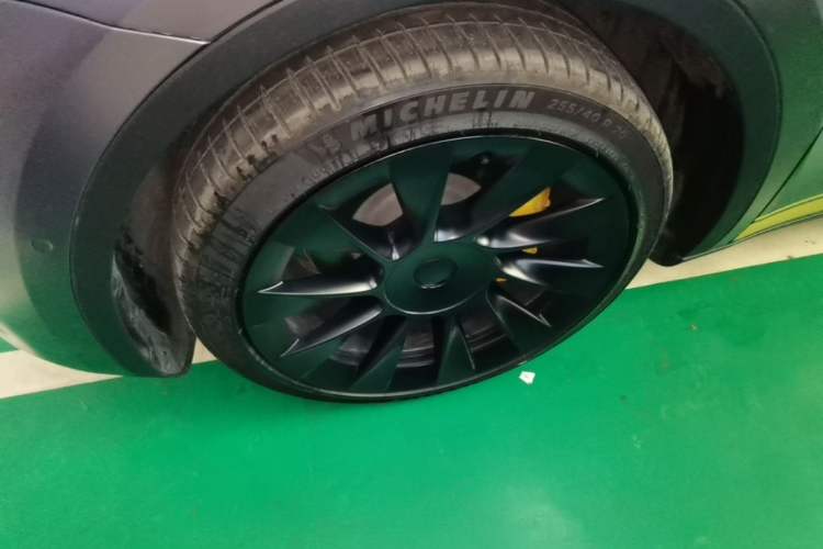 Used Tesla Model Y 2021 Standard Range Rear-Wheel Drive Version Left Front Wheel Hub