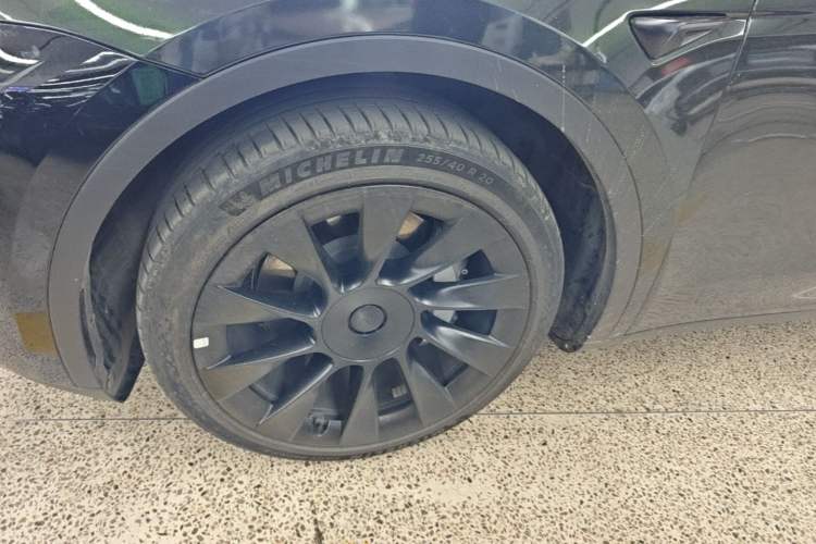 Used Tesla Model Y 2021 Standard Range Rear-Wheel Drive Version Left Front Wheel Hub