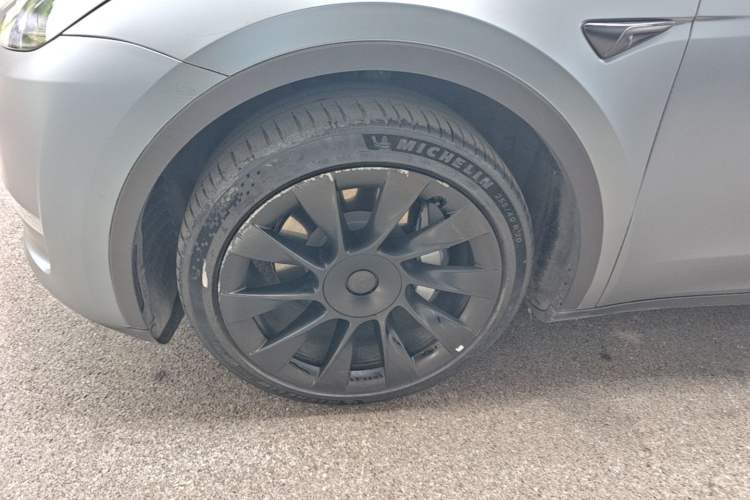 Used Tesla Model Y 2021 Standard Range Rear-Wheel Drive Version Left Front Wheel Hub